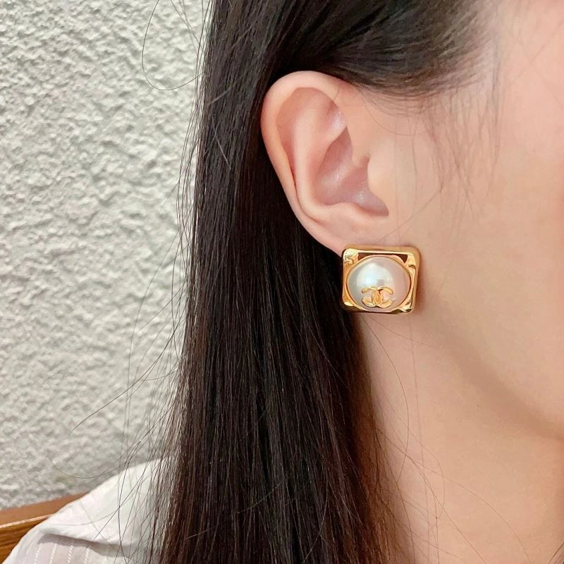 Chanel Earrings Lightweight 230109