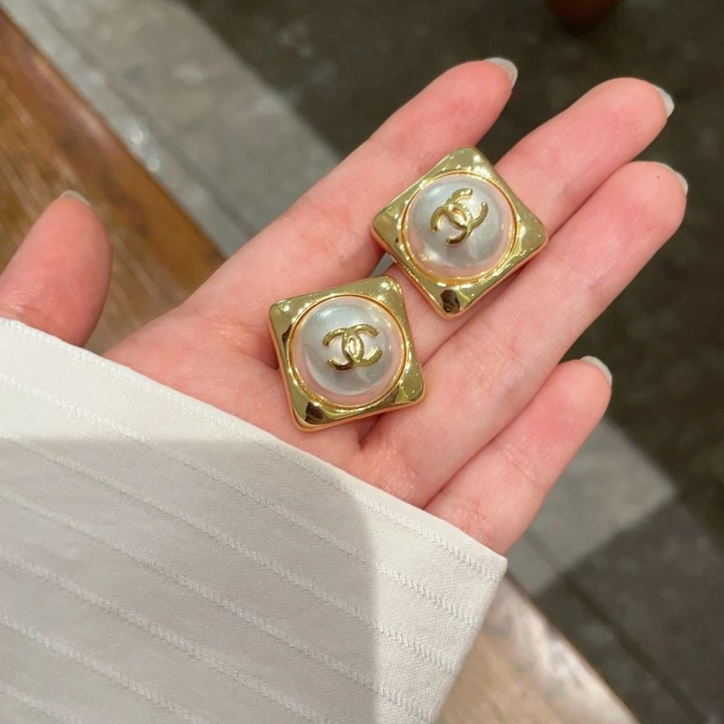 Chanel Earrings Lightweight 230109