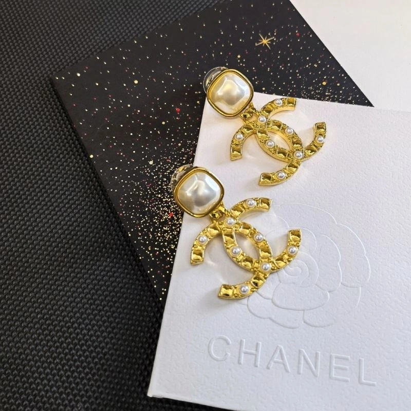 Sustainable Chanel Earrings 230121