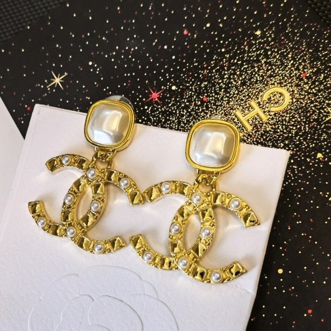 Sustainable Chanel Earrings 230121