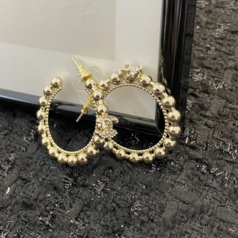 Seasonal Chanel Earrings 230096