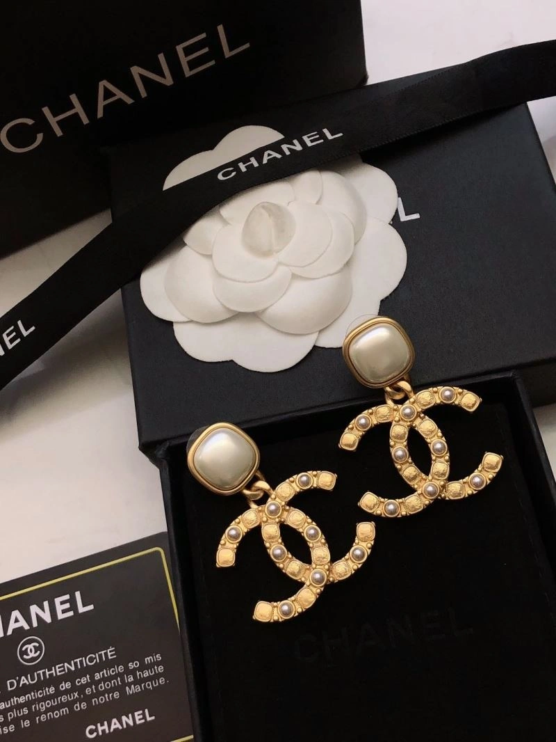 Chic Chanel Earrings 230074