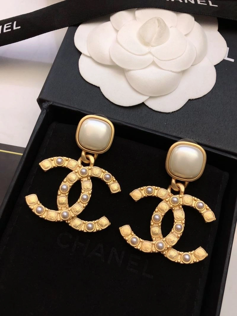 Chic Chanel Earrings 230074