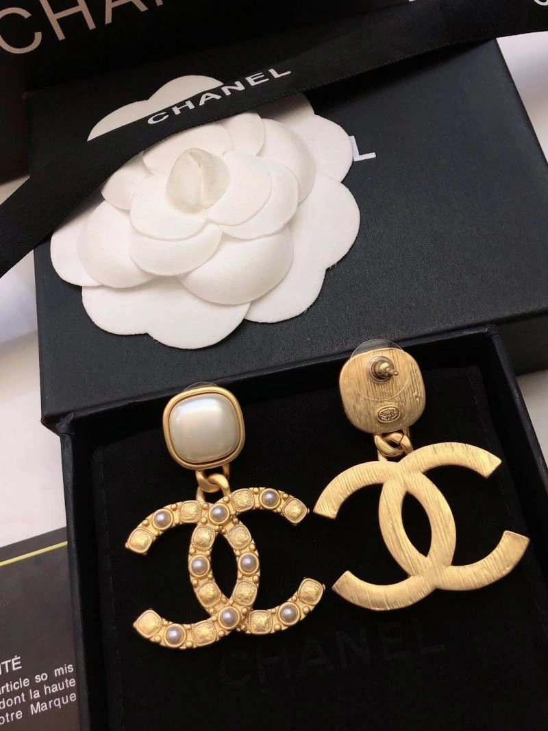 Chic Chanel Earrings 230074