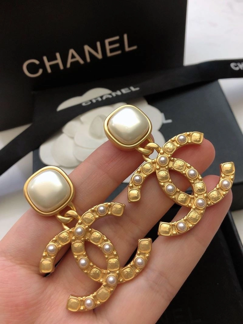 Chic Chanel Earrings 230074