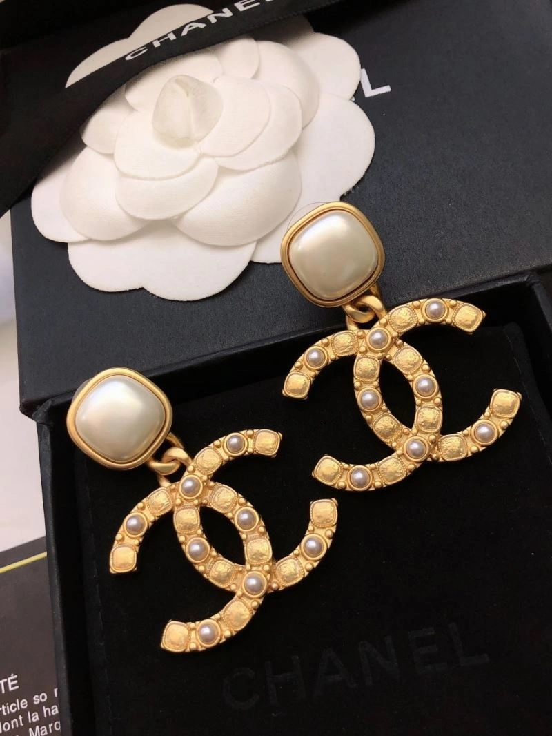 Chic Chanel Earrings 230074