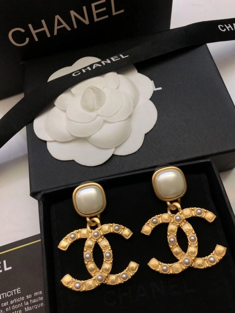 Chic Chanel Earrings 230074