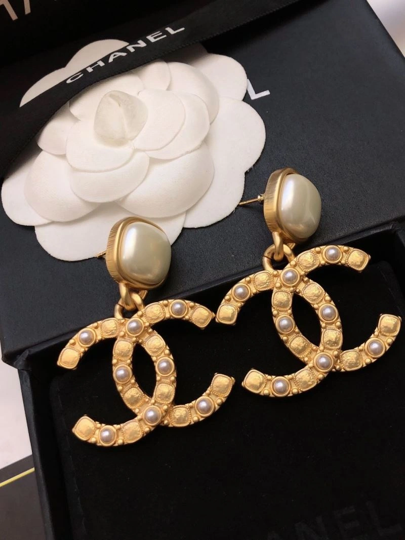 Chic Chanel Earrings 230074