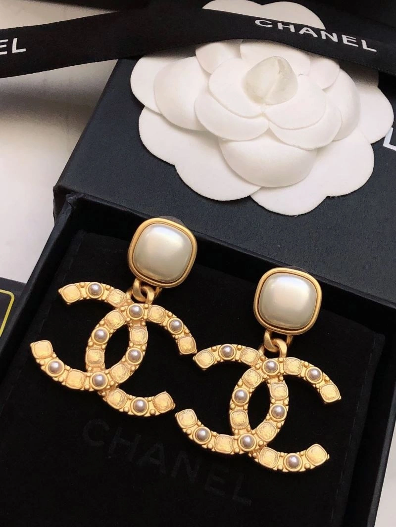 Chic Chanel Earrings 230074