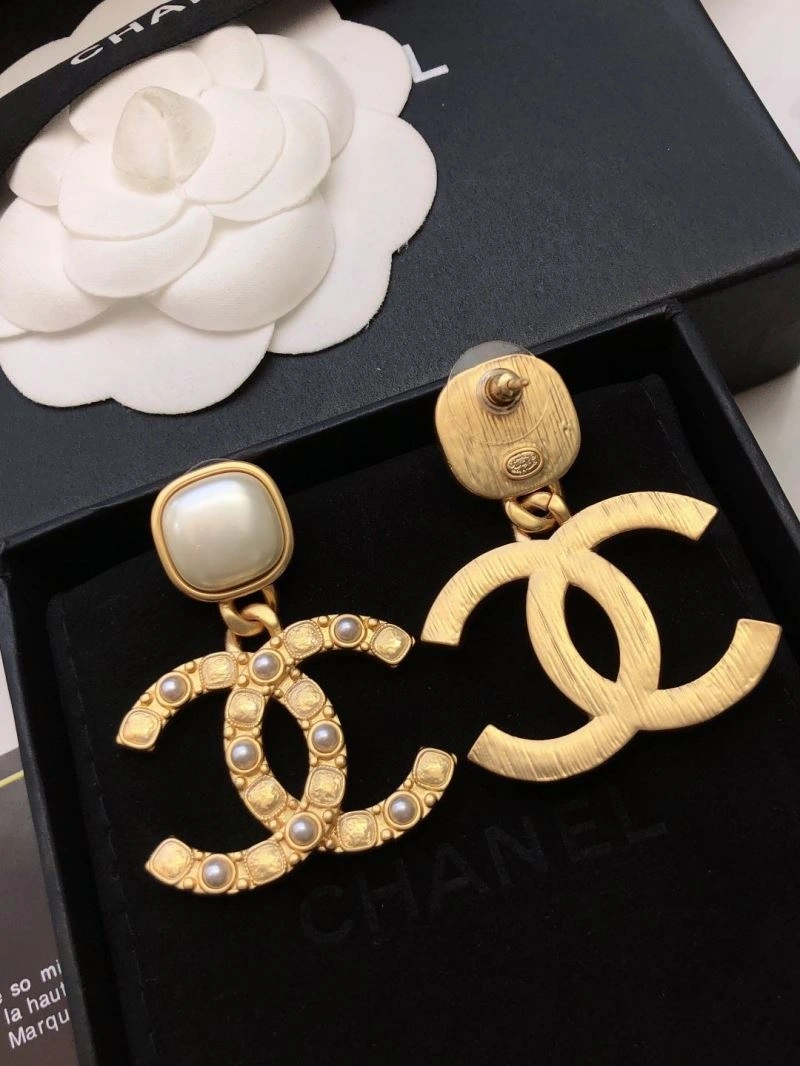 Chic Chanel Earrings 230074
