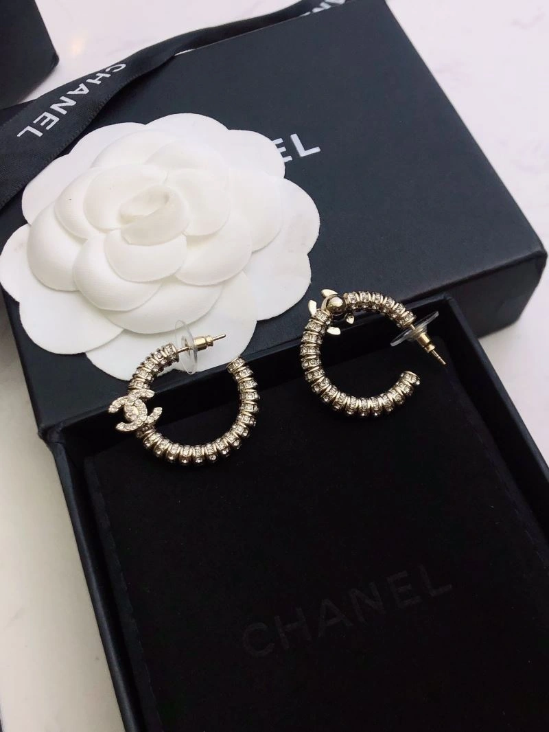 EyeCatching Chanel Earrings 230066