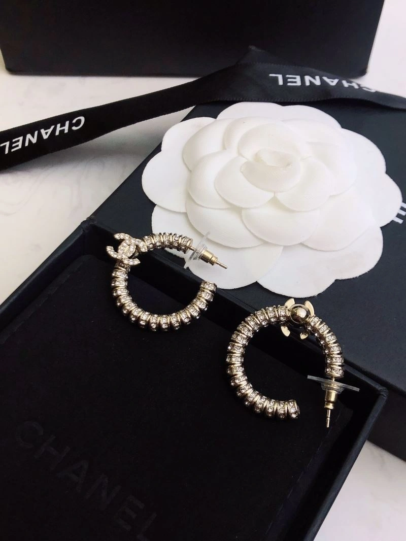 EyeCatching Chanel Earrings 230066