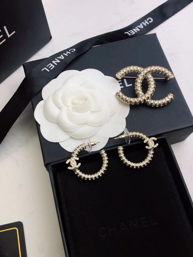 EyeCatching Chanel Earrings 230066