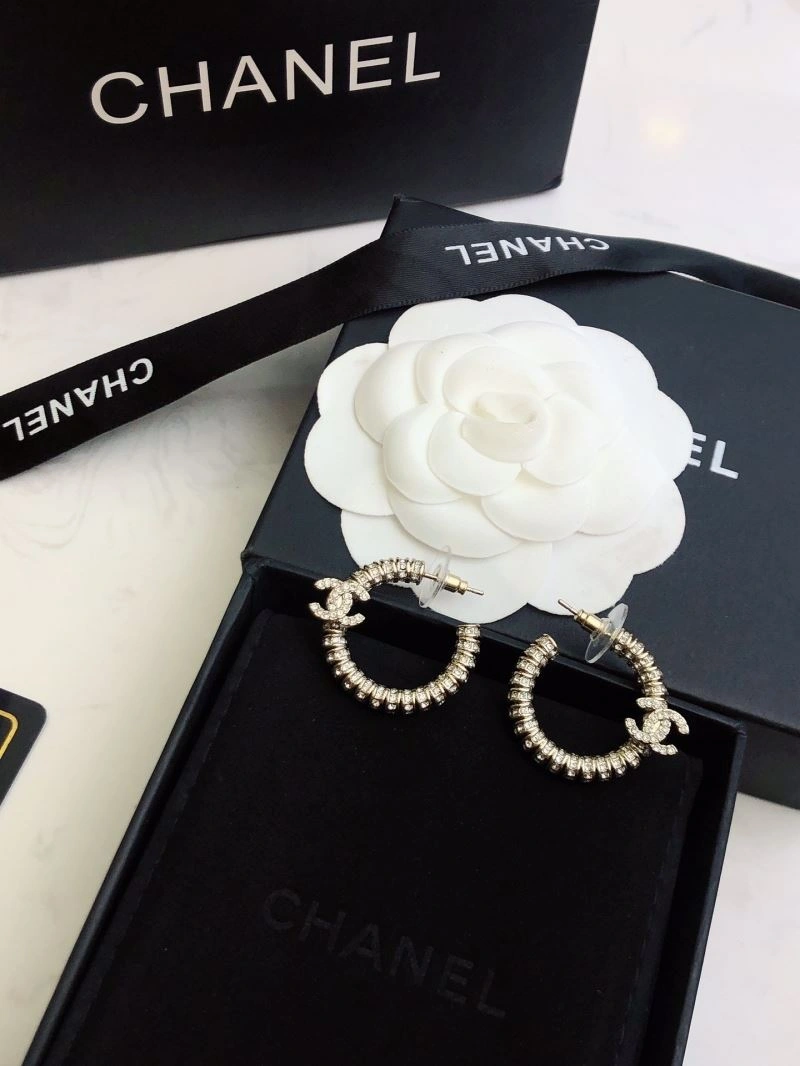 EyeCatching Chanel Earrings 230066