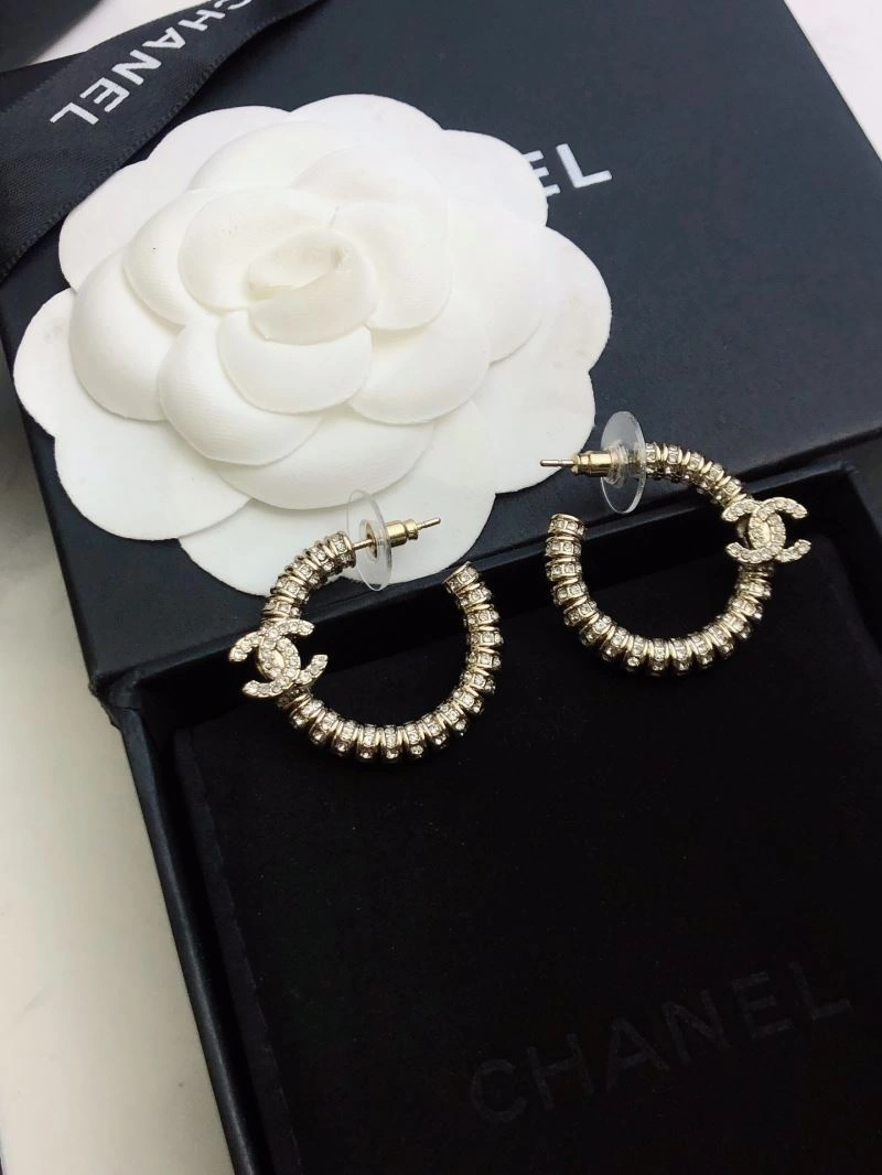 EyeCatching Chanel Earrings 230066