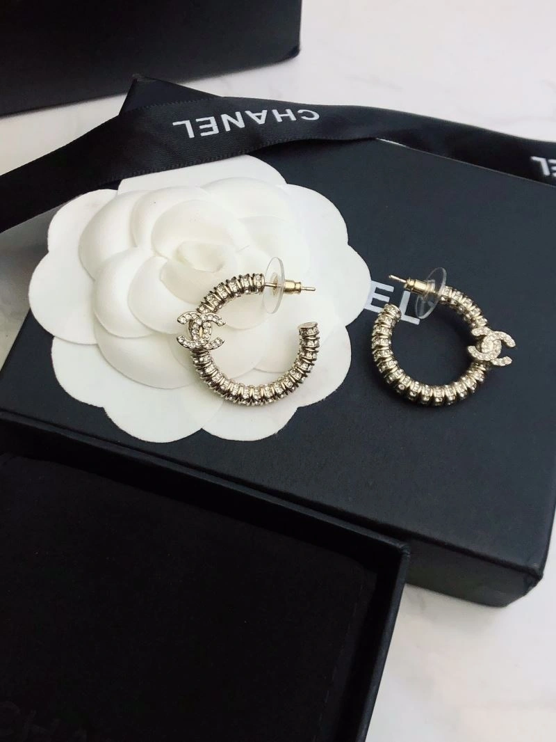 EyeCatching Chanel Earrings 230066