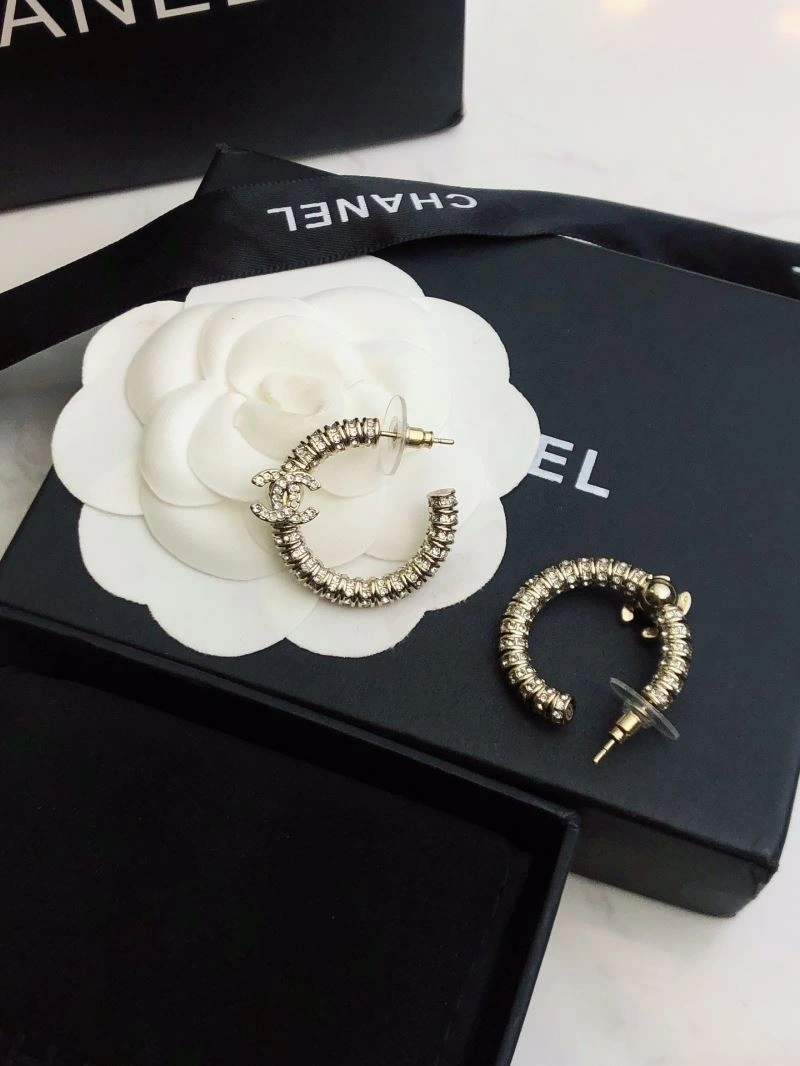 EyeCatching Chanel Earrings 230066