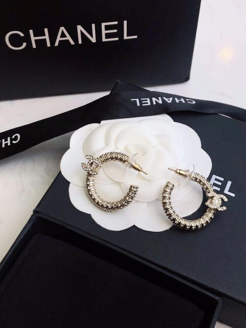 EyeCatching Chanel Earrings 230066