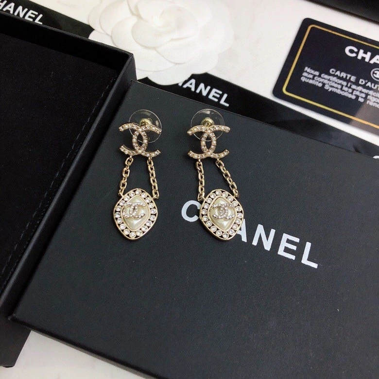 Chanel Earrings Lightweight 230198