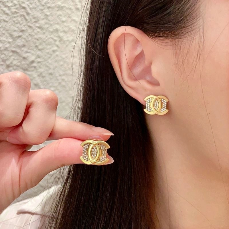 Lightweight Chanel Earrings 230044
