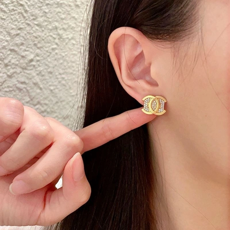 Lightweight Chanel Earrings 230044