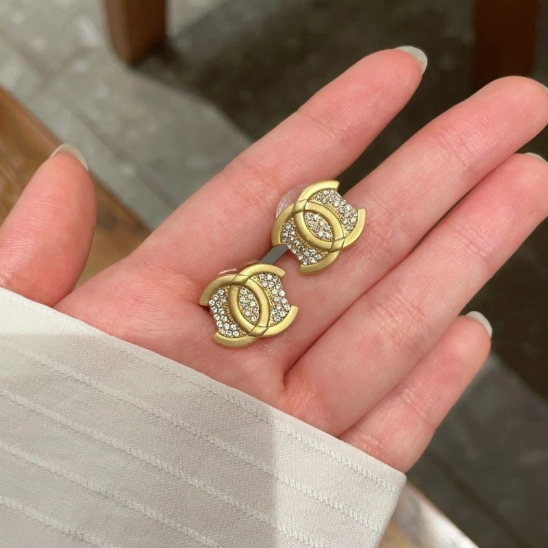 Lightweight Chanel Earrings 230044