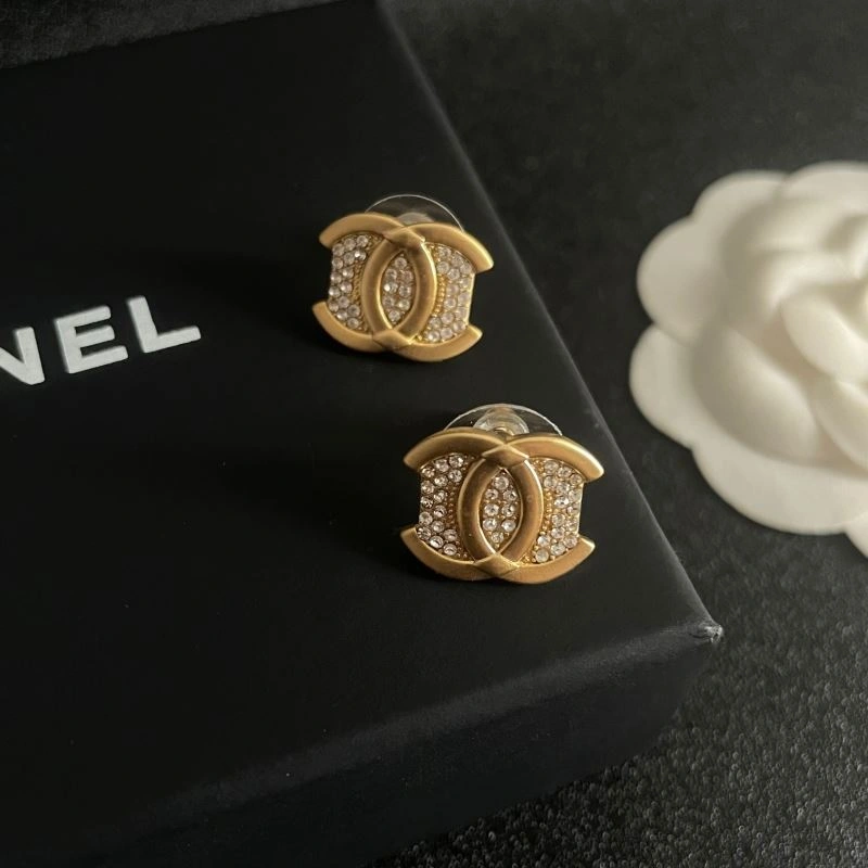 Lightweight Chanel Earrings 230044