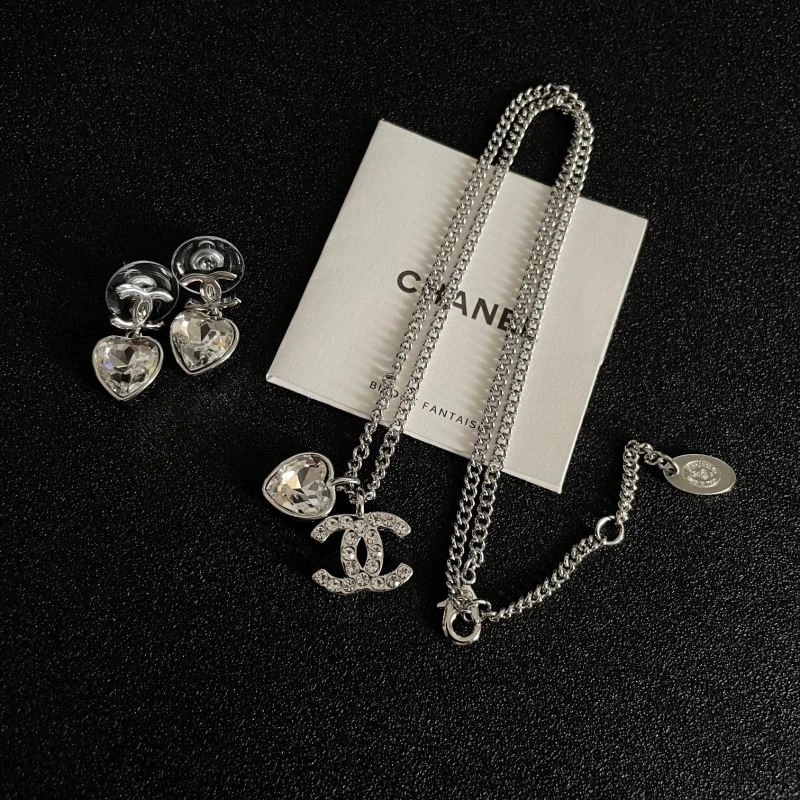 Seasonal Chanel Earrings 230030