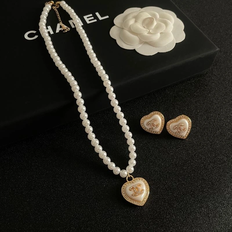 Chanel Earrings Compact 230076