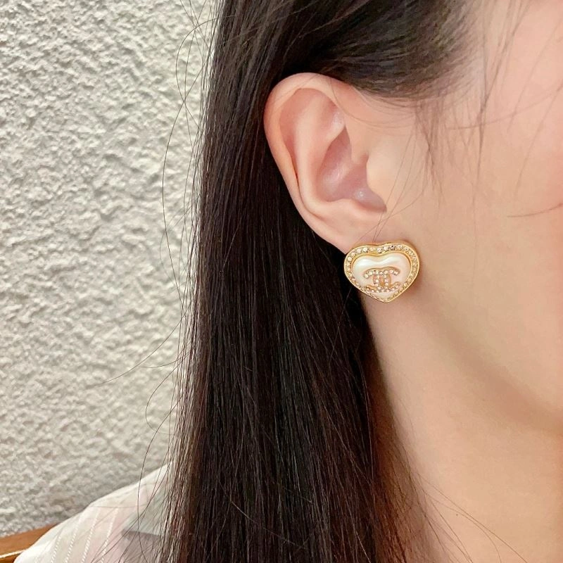 Chanel Earrings Compact 230076