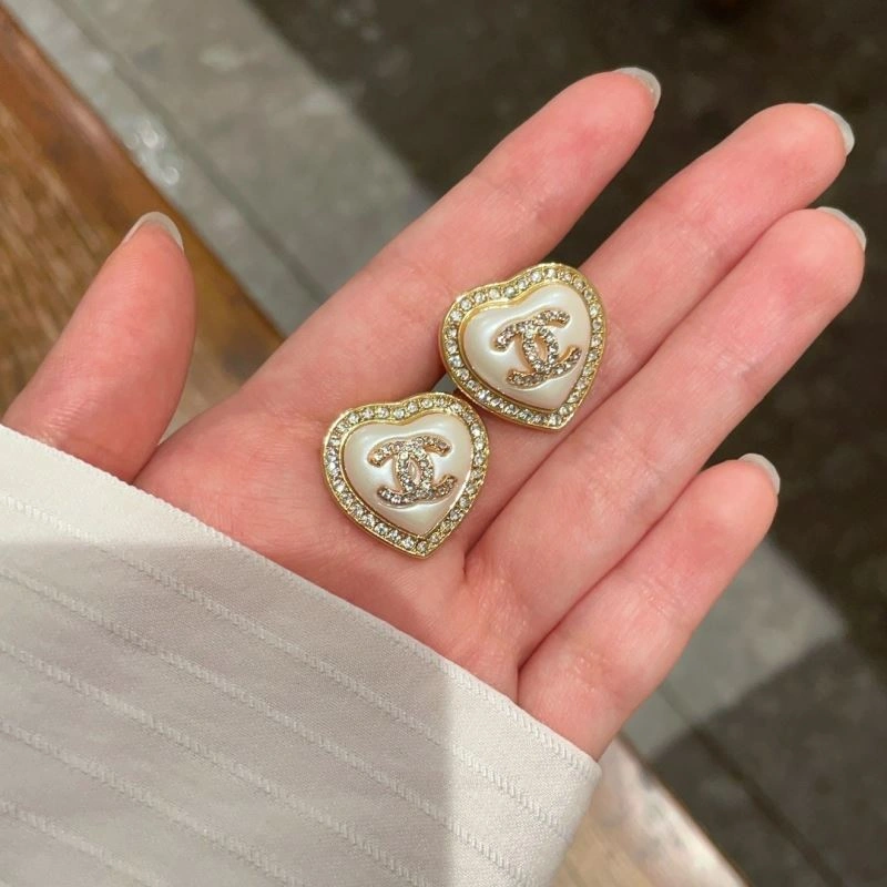 Chanel Earrings Compact 230076
