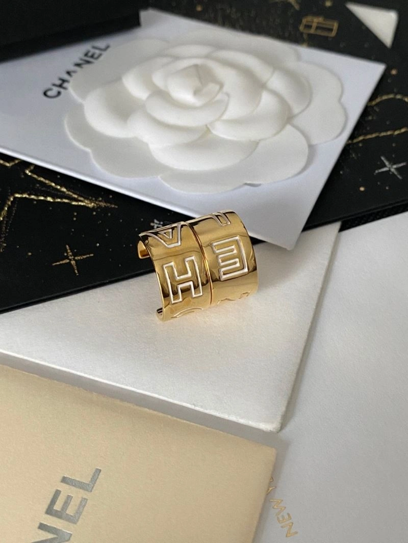 Effortless Chanel Earrings 230031