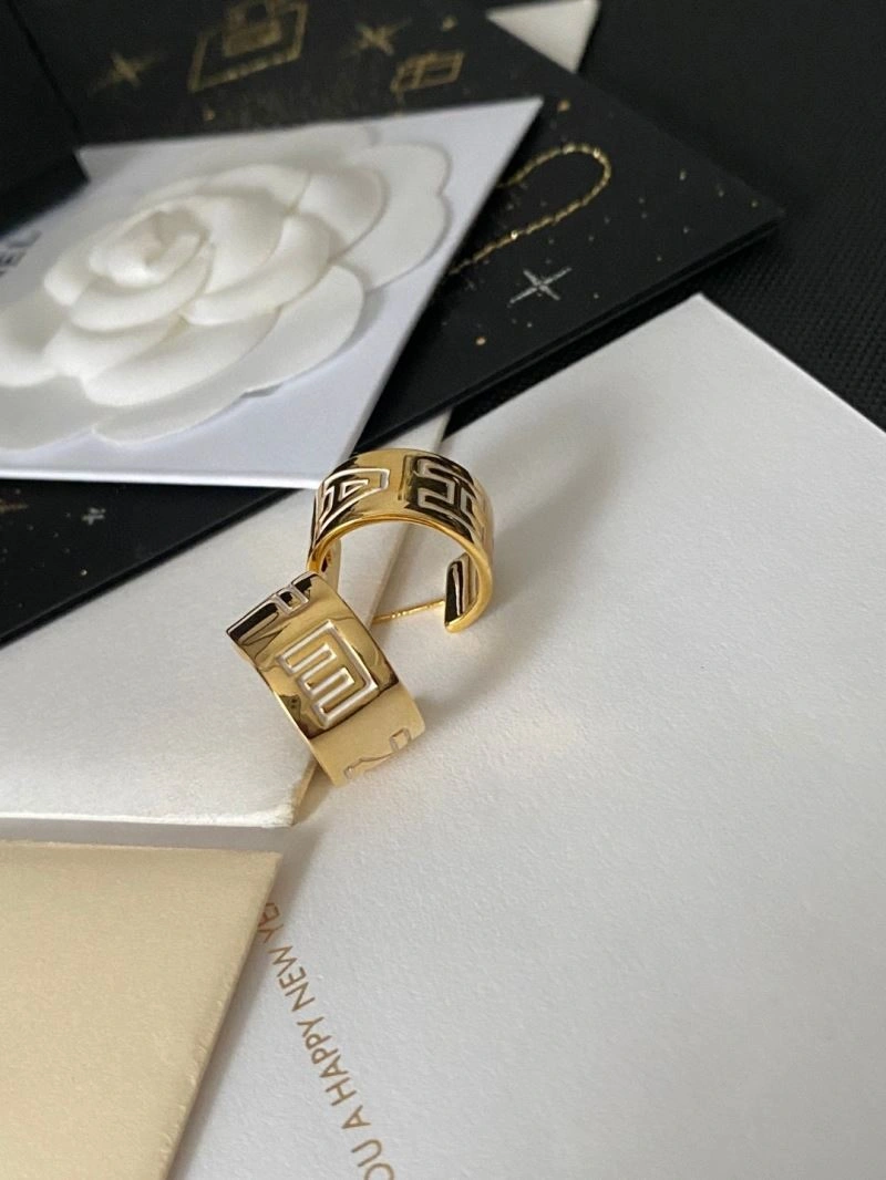 Effortless Chanel Earrings 230031