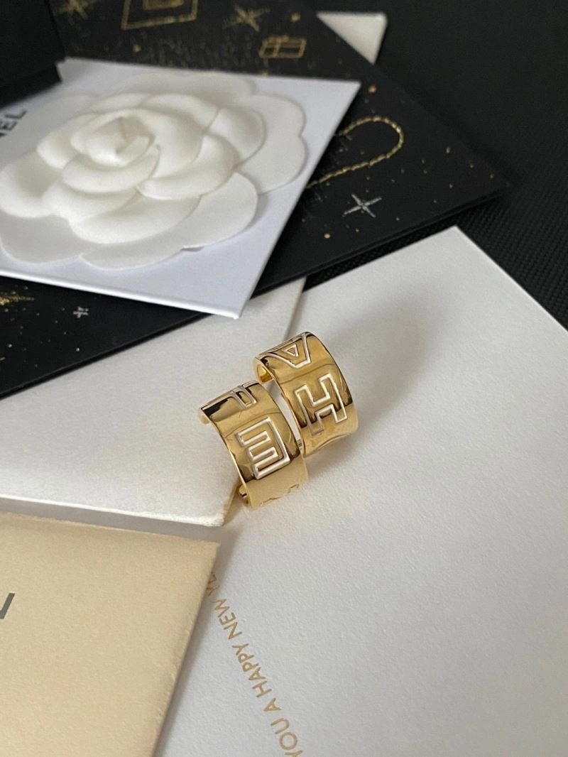 Effortless Chanel Earrings 230031