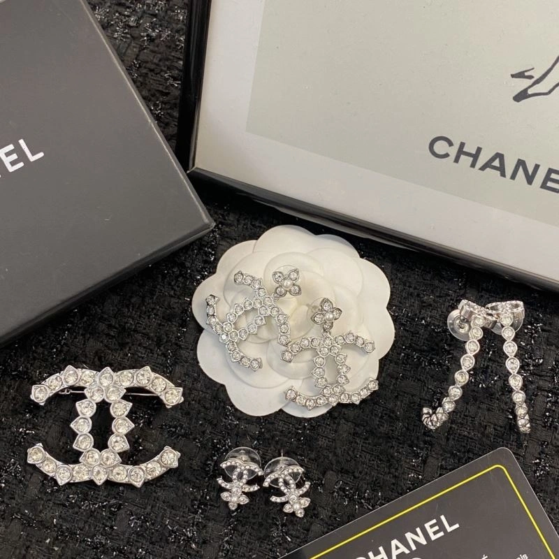 Chanel Earrings Bright 230059