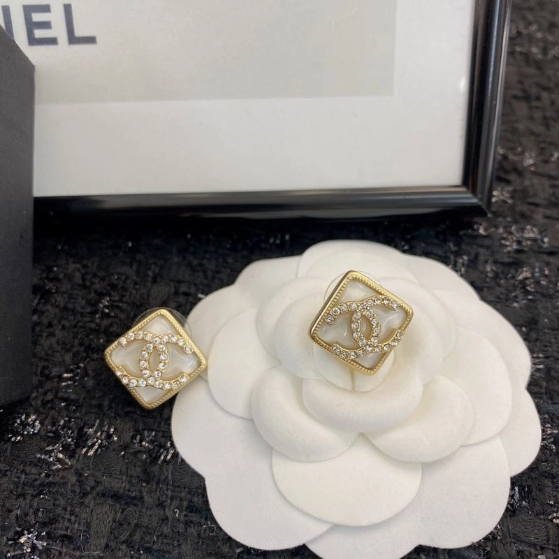 Seasonal Chanel Earrings 230084