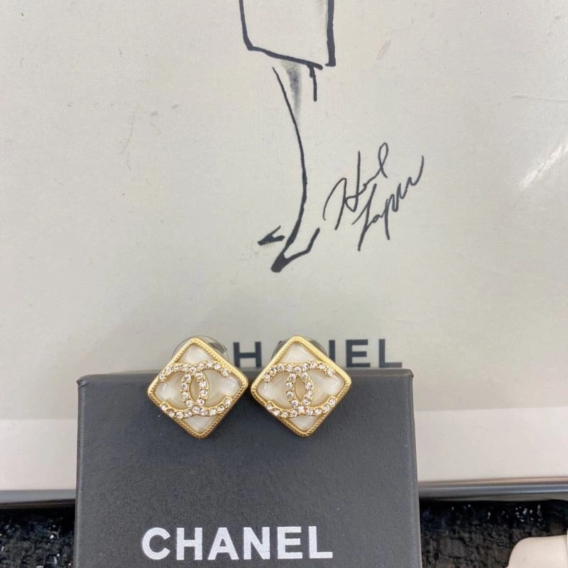 Seasonal Chanel Earrings 230084