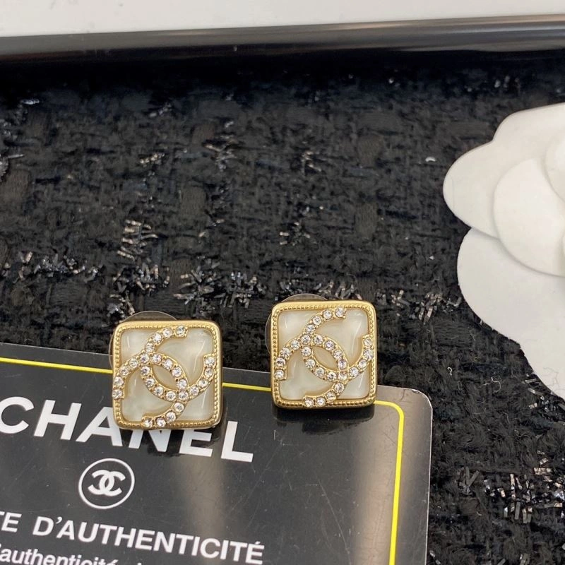 Seasonal Chanel Earrings 230084