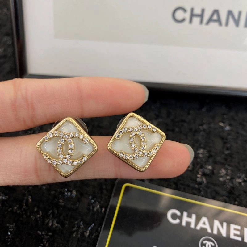 Seasonal Chanel Earrings 230084