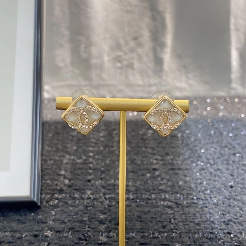 Seasonal Chanel Earrings 230084