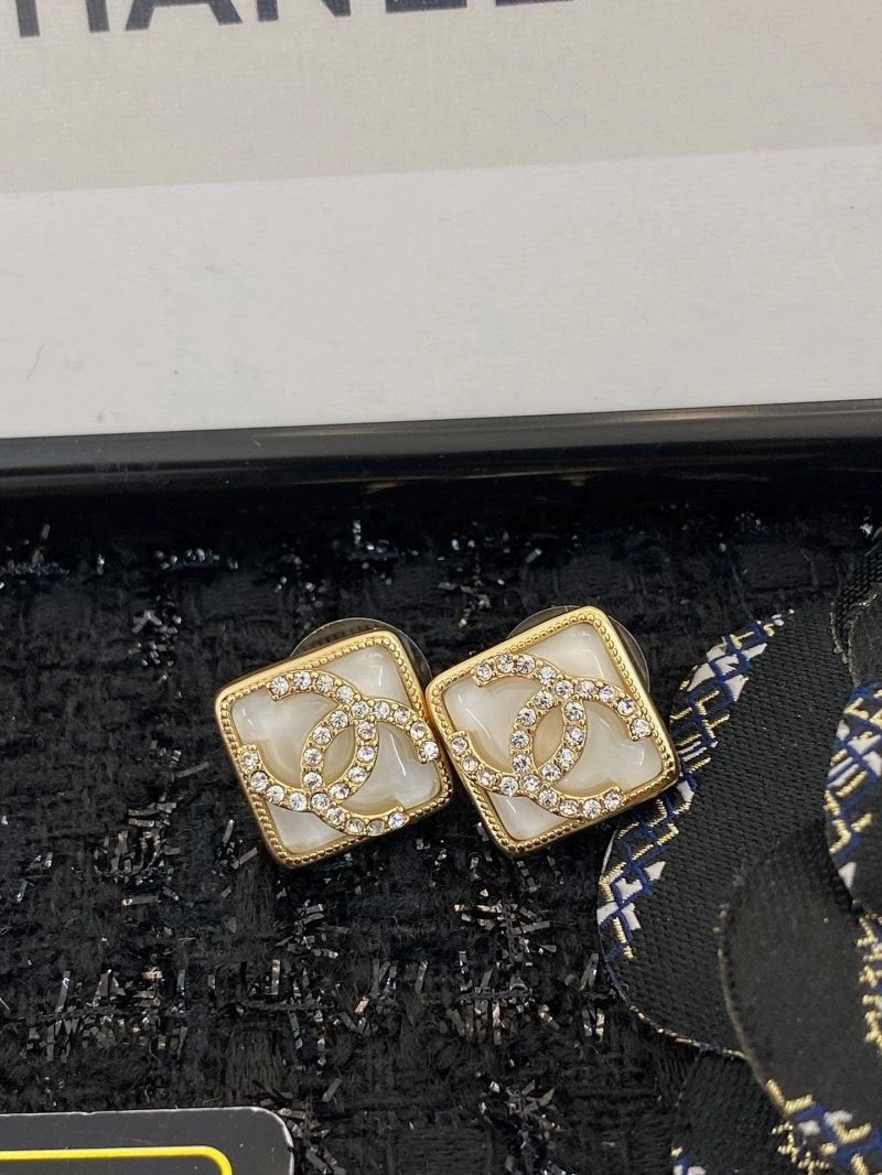 Seasonal Chanel Earrings 230084