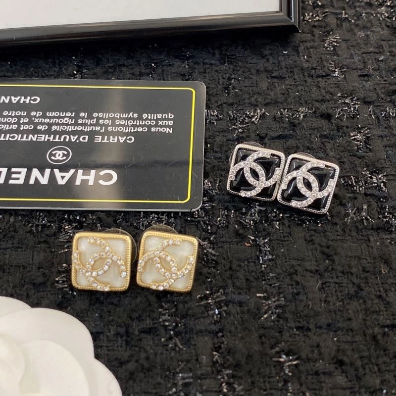 Seasonal Chanel Earrings 230084