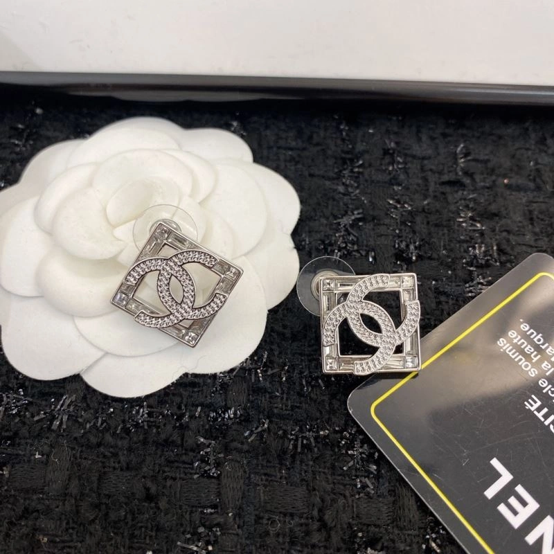 Chanel Earrings Bold 230003