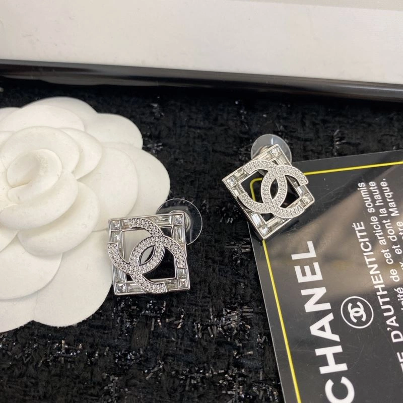 Chanel Earrings Bold 230003