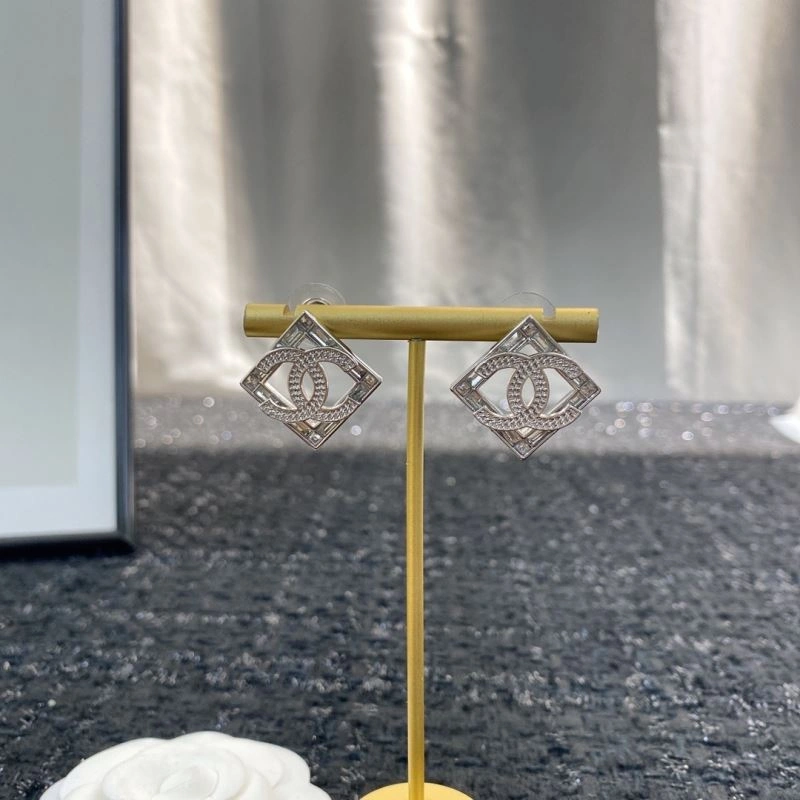 Chanel Earrings Bold 230003