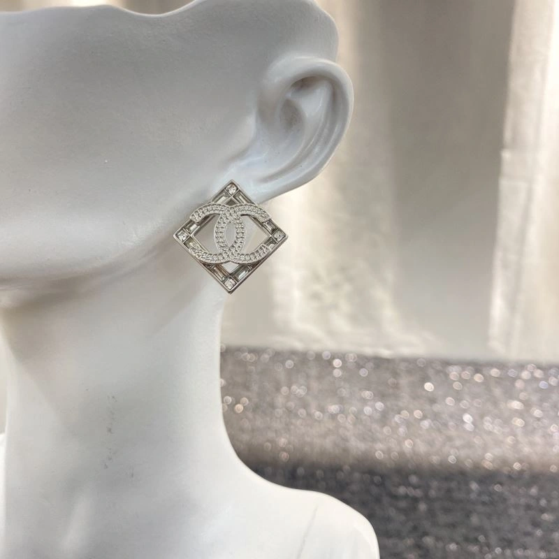 Chanel Earrings Bold 230003