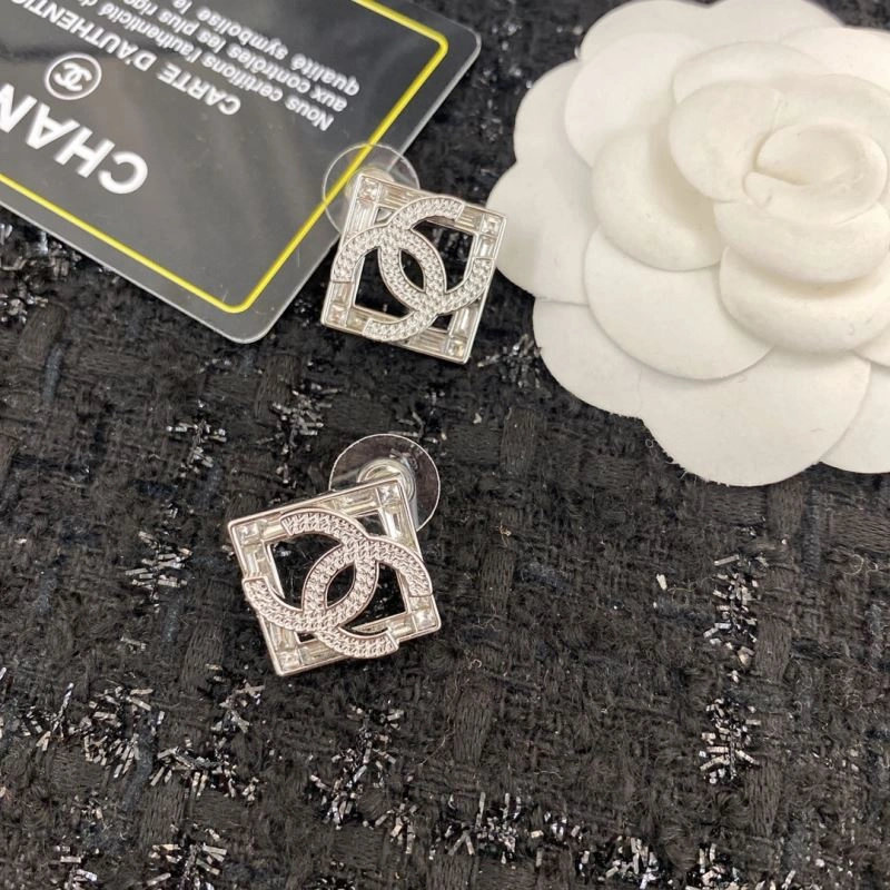 Chanel Earrings Bold 230003