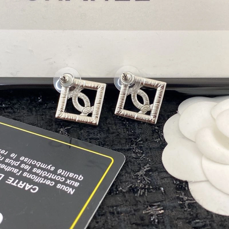 Chanel Earrings Bold 230003