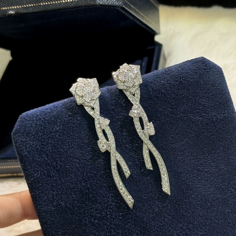 Unique Chanel Earrings 230006