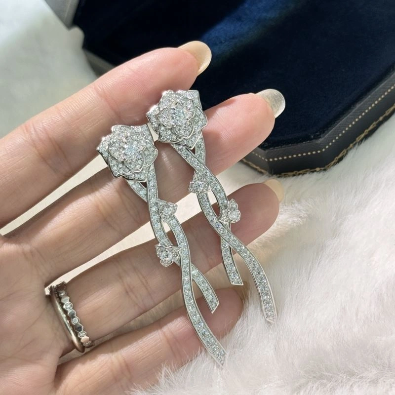 Unique Chanel Earrings 230006